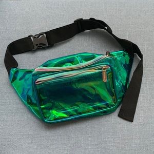 Ooooh shiny 🤩 Fanny pack